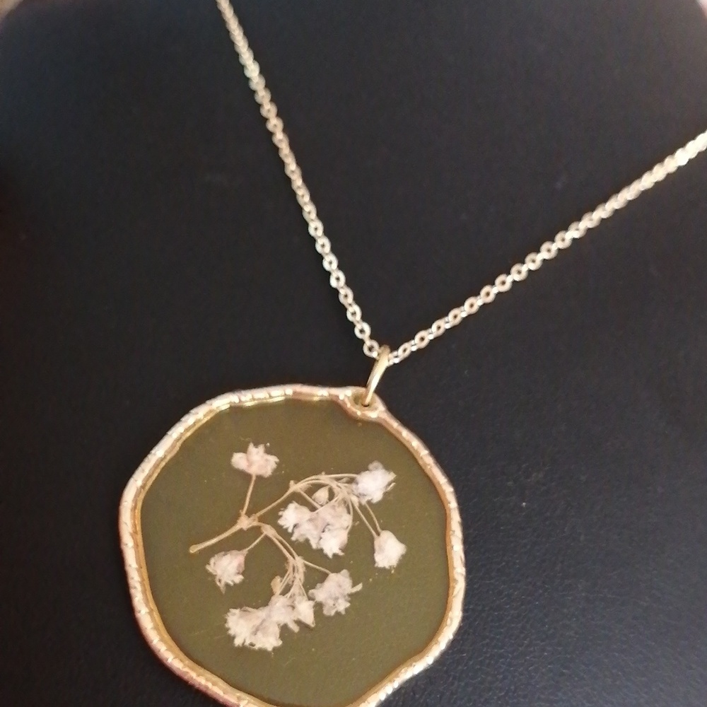 Natural Pressed Flowers Inside  Gold Tone Pendant On Chain Necklace 21"